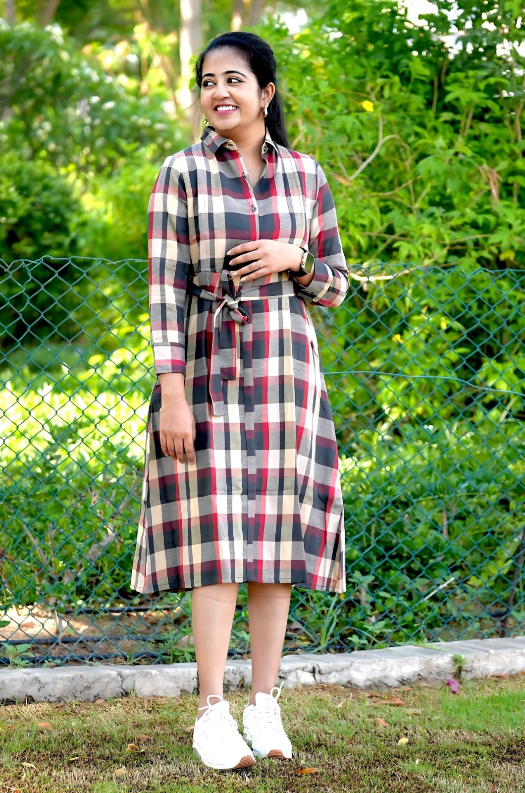 Bold Nest Feeding Top