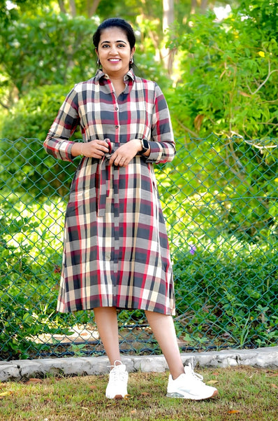 Momboss red check feeding top