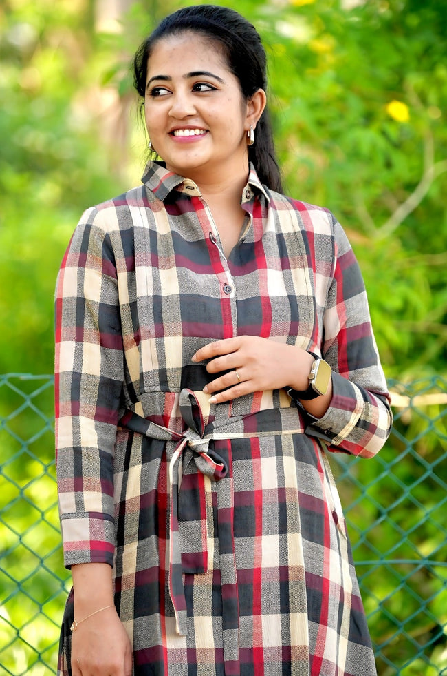 Momboss red check feeding top